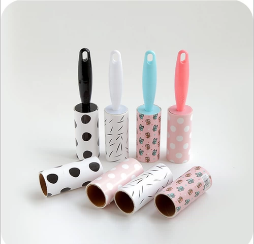 Липкие волосы могут быть разорванными липкими пыльными роликами, сосающими липкие волосы для удаления волос