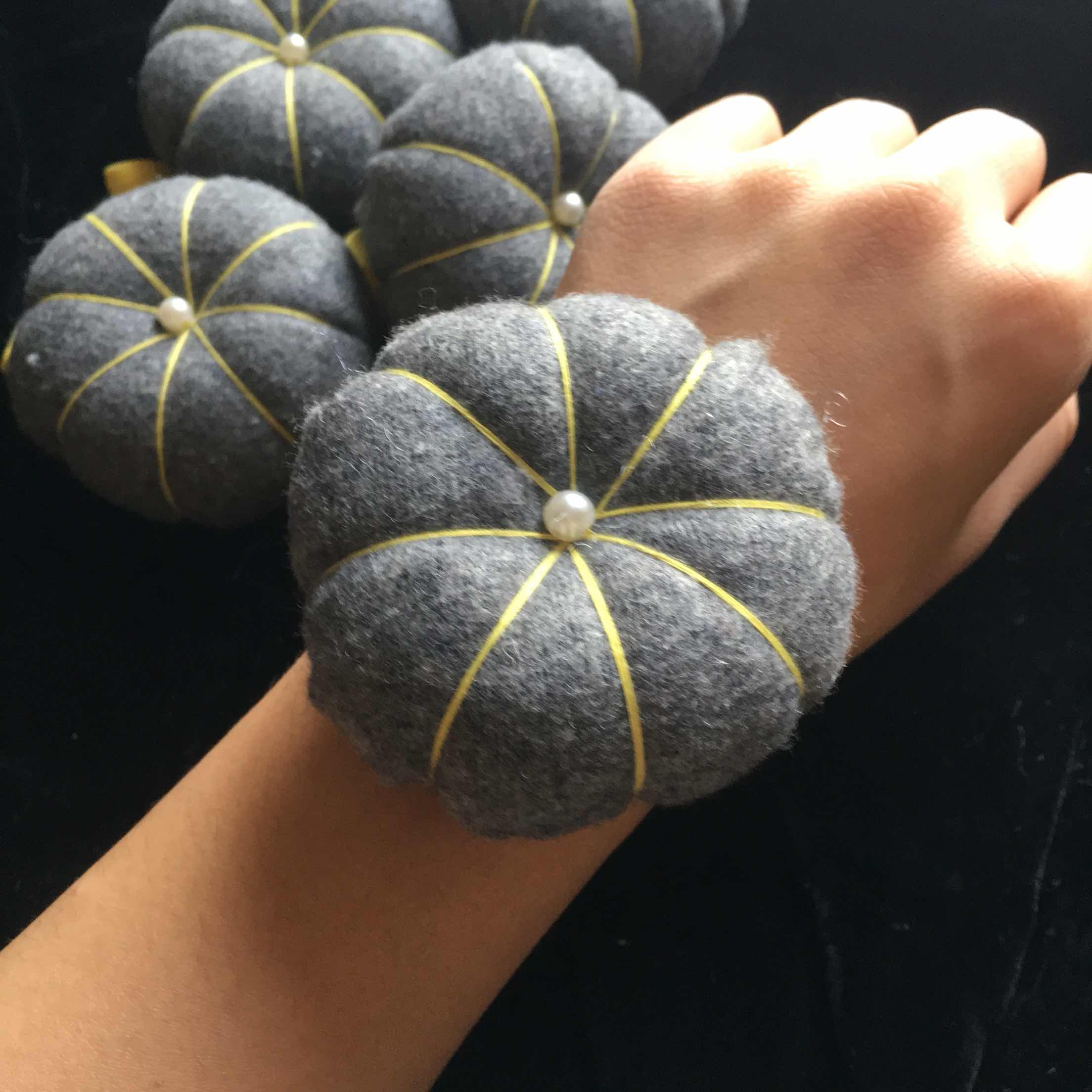 (Actual)Original handmade cashmere pumpkin needle needle bag cross stitch wrist needle large size