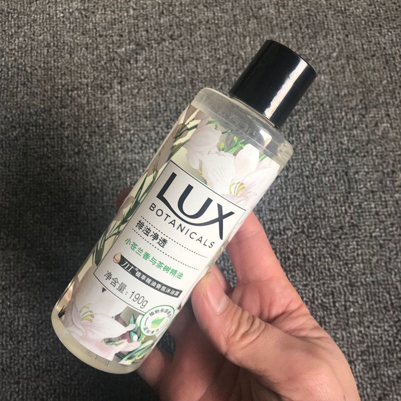Full 19 body wash with a bath of essential oil scented scented scented scented with a small pale pale pale pale blue chamomanted tea tree 190g
