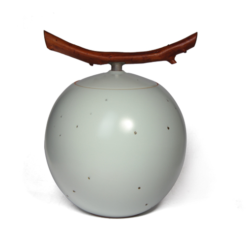 Taiwan ceramic artist Zhang Ge Ming Fan works Ru kiln Iron spot iron line Agua tea pot tea warehouse a pound