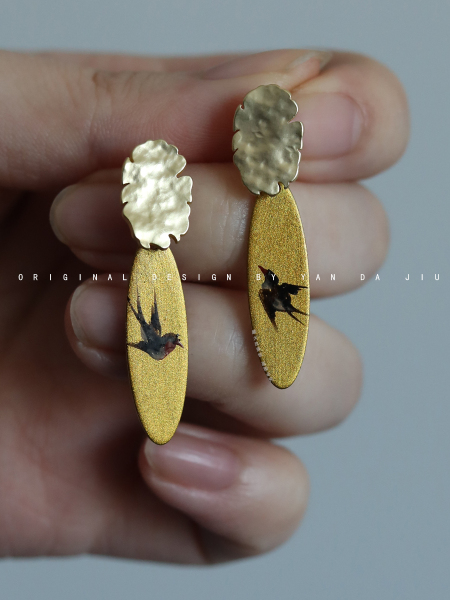 Yan Da Jiuzhou's Original Work · "Swallows Returning Home" Lacquer Craft Hand-Painted Flying Swallow New Chinese Style Earrings - Handmade Copper Lacquerware