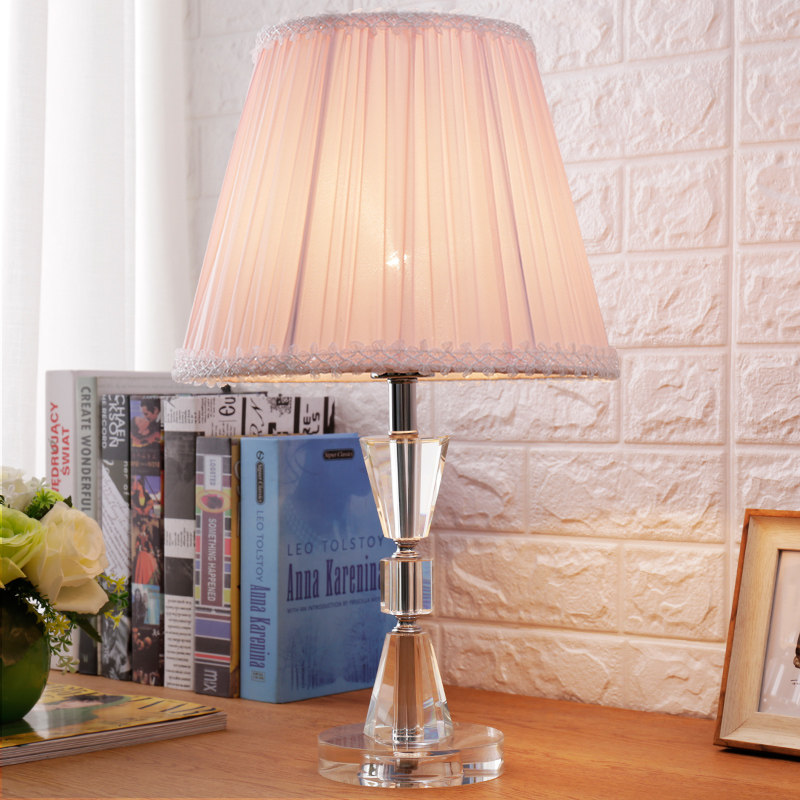 Pink crystal table lamp warm bedroom bedside lamp European fashion marriage modern simple princess decorative table lamp