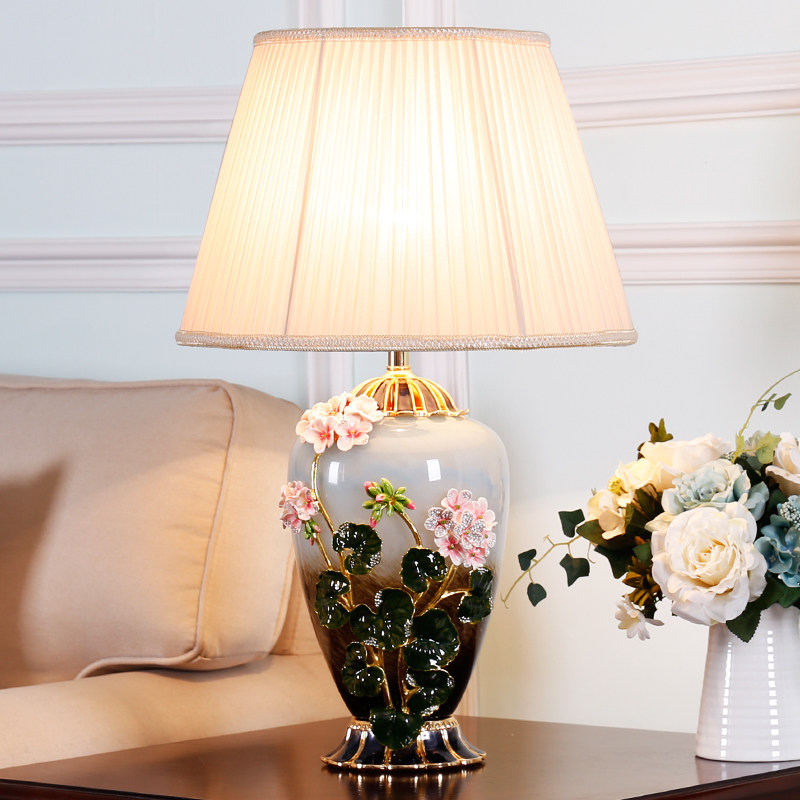 Eurostyle extravaganza enamel color table lamp modern minimalist bedroom bedside lamps American light lavish and romantic wedding house