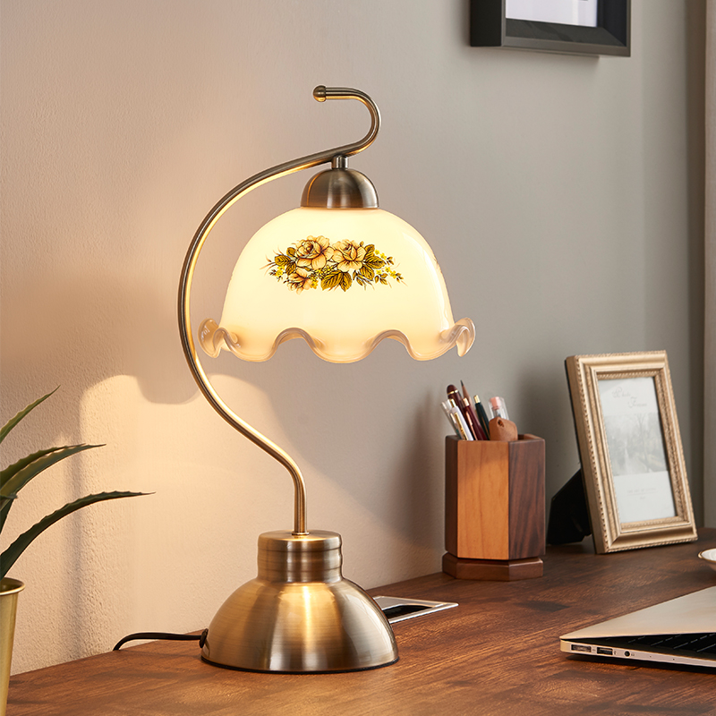 American simple desk lamp bedroom bedside lamp learning study warm creative decoration dimming warm lamps