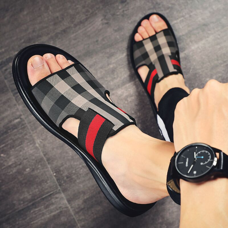 Slippers men 2021 new summer outdoor beach sandals men's fashion Korean version of the personality fashion wear men's cool slippers