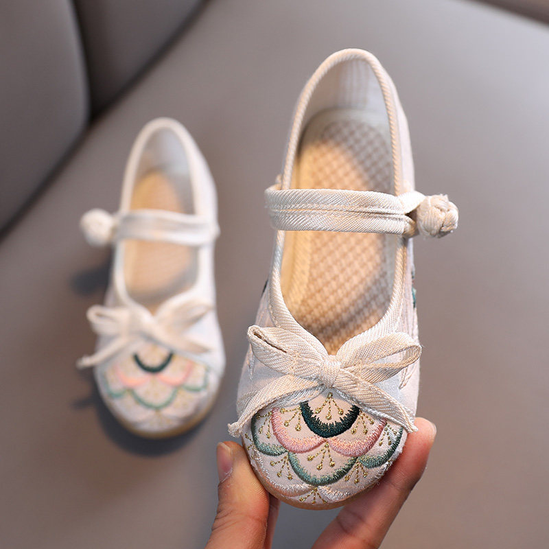 Children's embroidered shoes low slope with summer baby costumes and ancient style performance shoes old Beijing cloth shoes girls Hanfu shoes spring and autumn