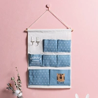 7 висящих пакетов и белая точка