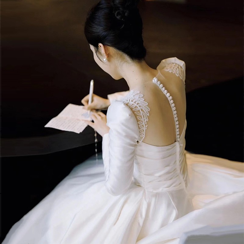 Long -sleeved satin wedding dress 2024 new bride atmosphere, simple super immortal French dragging door main gauze high -level sense Long -sleeved satin wedding dress 2024 new bride atmosphere, simple super immortal French dragging door main gauze high -level sense