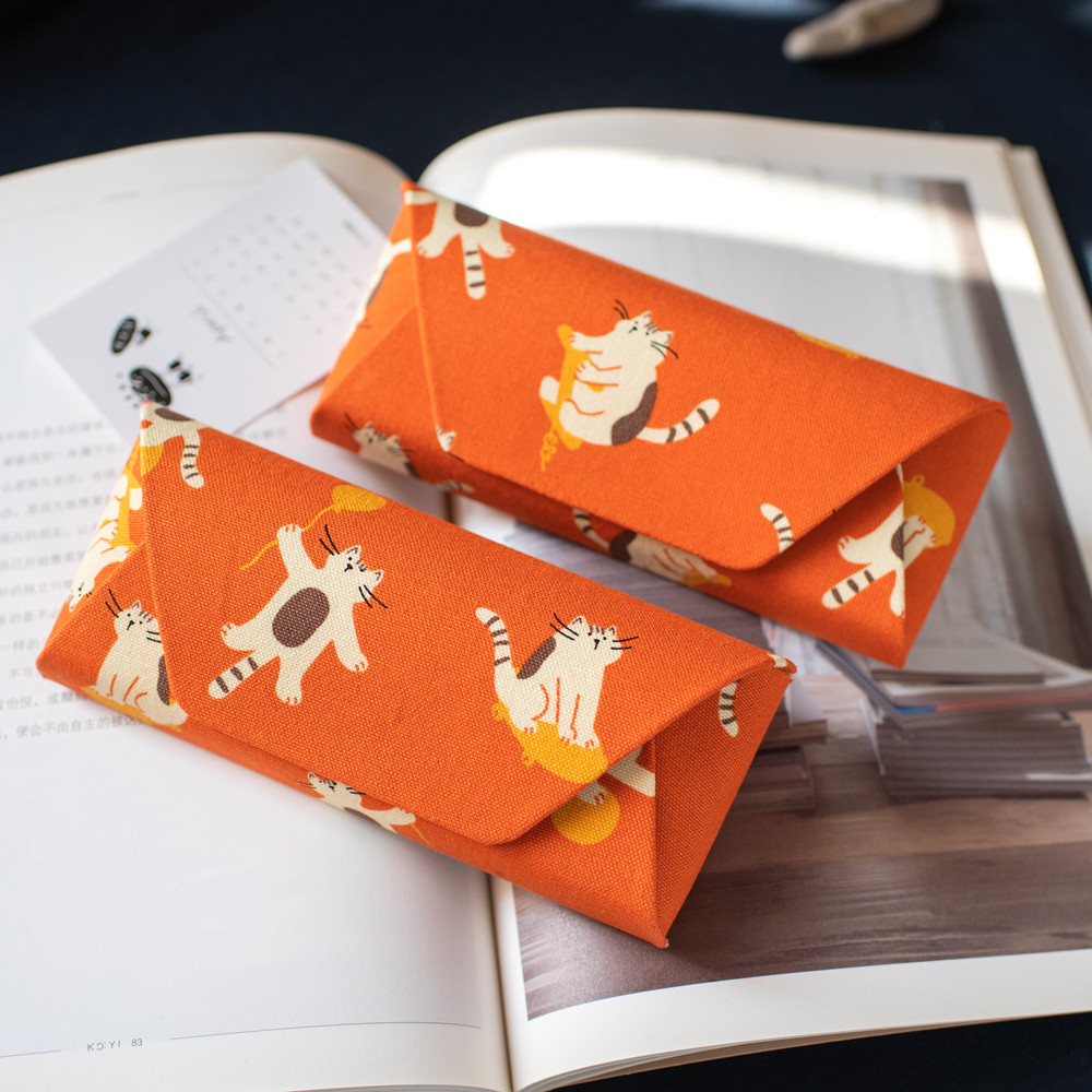 Original cute and fresh fabric glasses case sunglasses sunglasses case protective sleeve storage bag anti-fall, light and pressure resistant