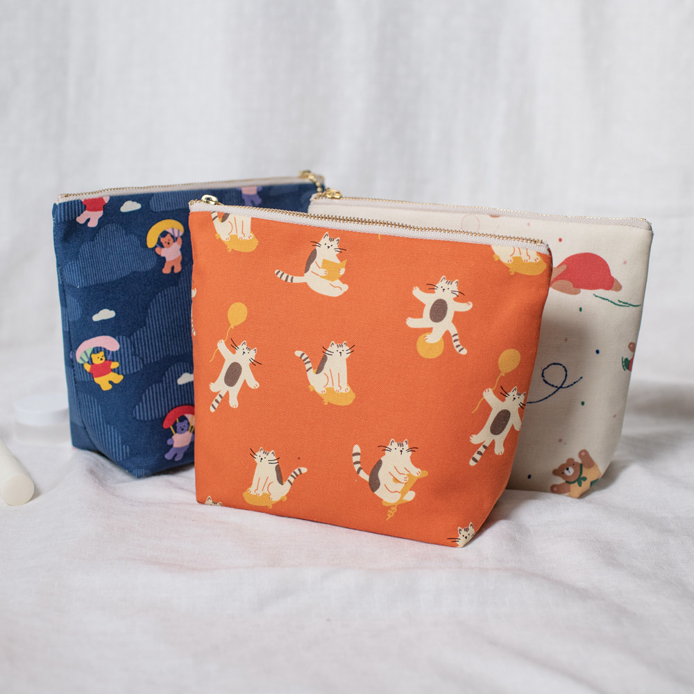 Original handmade fresh fabric large-capacity cosmetic bag clutch bag storage finishing bag bag wash bag gift