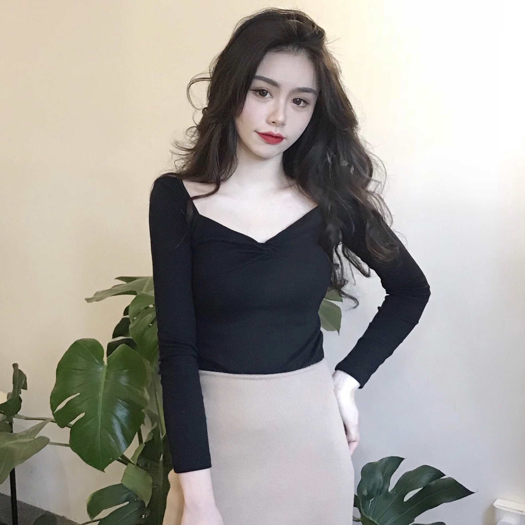 Màu nude hạt đậu đỏ cổ chữ V cổ vuông chạm đáy áo sơ mi nữ tay dài Hàn Quốc thắt nút mùa xuân mỏng và áo mùa thu nữ áo thun thủy triều áo polo nữ form rộng có cổ