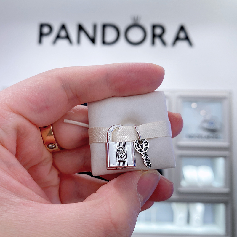 Pandora S925 Silver Pendant with Small Lock and Key Charm, Same Style as Cai Yilin, for Women, Gift 790088C01 Pandora S925 Silver Pendant with Small Lock and Key Charm, Same Style as Cai Yilin, for Women, Gift 790088C01