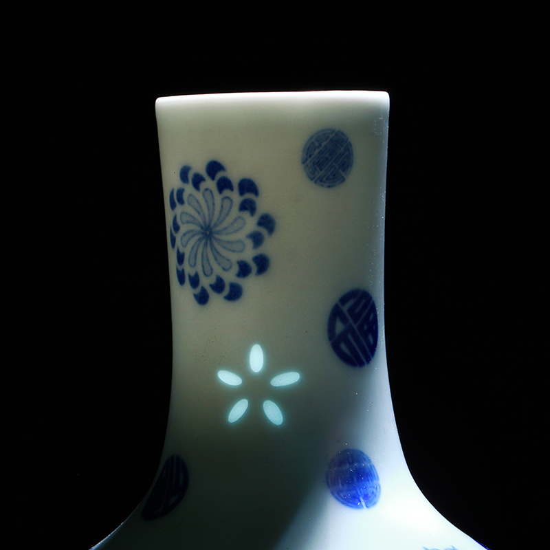 Jingdezhen blue and white and exquisite vase hand - made ceramic art wedding gifts gifts home sitting room decoration