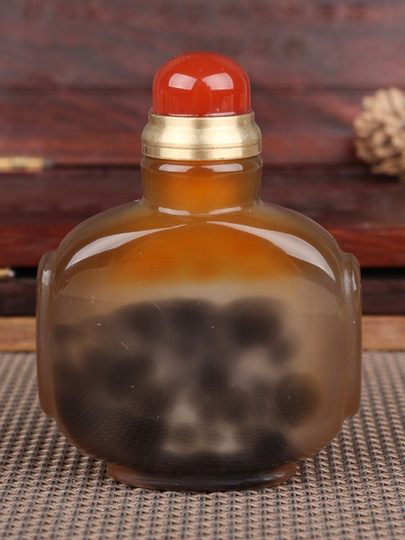 天然玛瑙玉石鼻烟壶 薄膛 纯手工手把件 装鼻烟粉 容量 3-5 克