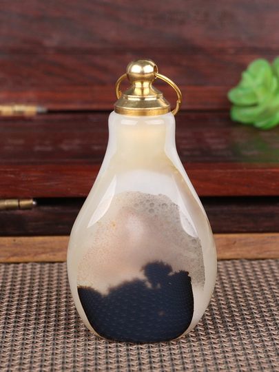 天然玛瑙玉石鼻烟壶 薄膛 纯手工手把件 装鼻烟粉 容量 3-5 克