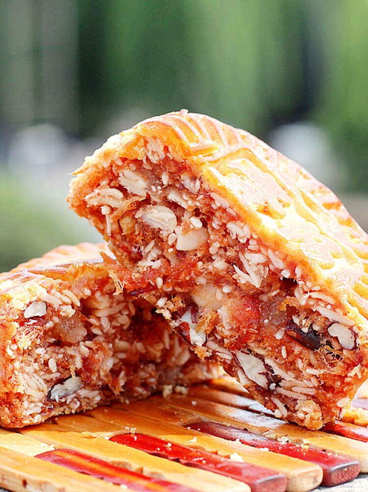 Cantonese ham five Ren golden legs large mooncake old-fashioned bulk Guangzhou traditional authentic char siu puff pastry Guangdong handmade