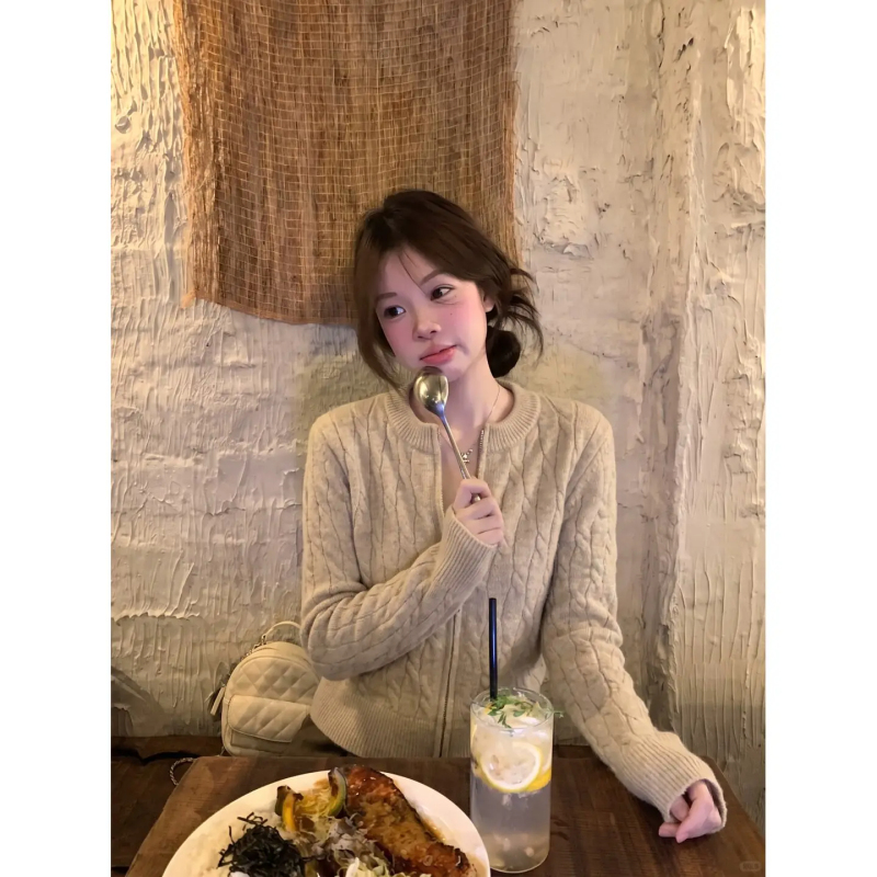 Korean-Style Cable Knit Zipper Short Sweater Jacket for Women, Early Autumn, Light and Elegant, Slim Fit, Knitted Cardigan Korean-Style Cable Knit Zipper Short Sweater Jacket for Women, Early Autumn, Light and Elegant, Slim Fit, Knitted Cardigan