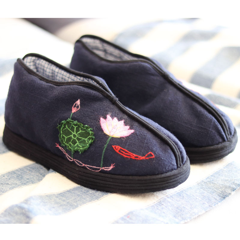 Winter pure handmade Melaleuca bottom embroidered women's cotton shoes cotton thickening warm lotus fish old Beijing traditional cotton boots