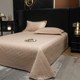 This is a good bed cover, the cotton board is not wrinkled