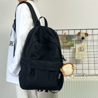 Подвеска из кусочков черного хлеба