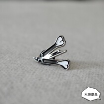 Spot WTAPS BROKEN BONES BADGE STEEL PIN metal bone brooch badge