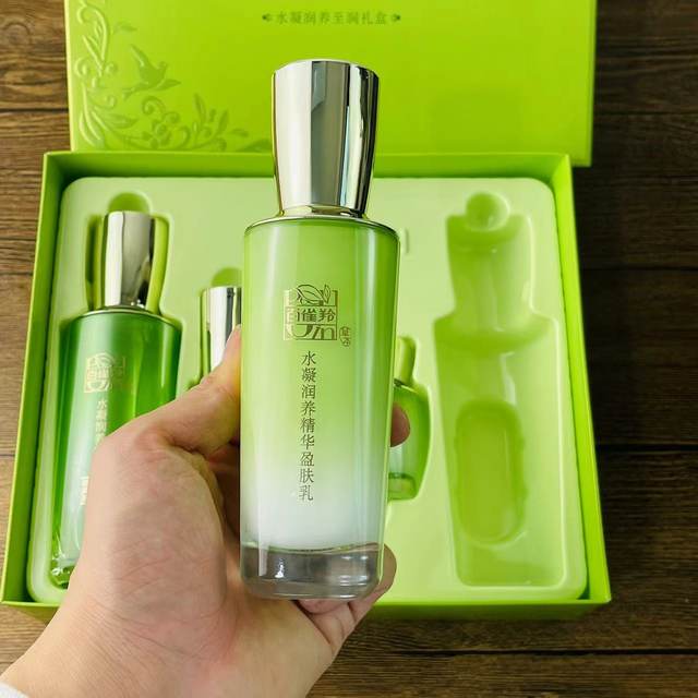 Pechoin Hydrating Moisturizing Gift Box Rejuvenating Essence Water Replenishing Lotion Revitalizing Cream Moisturizing Set Genuine