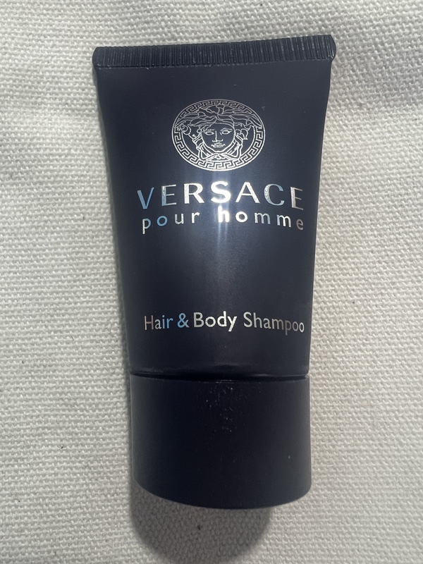 Hot-Selling Items, Sold Separately in a Set: Versace Signature Perfume, Shower Gel 25ml, Body Lotion 25ml, Perfume 5ml Hot-Selling Items, Sold Separately in a Set: Versace Signature Perfume, Shower Gel 25ml, Body Lotion 25ml, Perfume 5ml