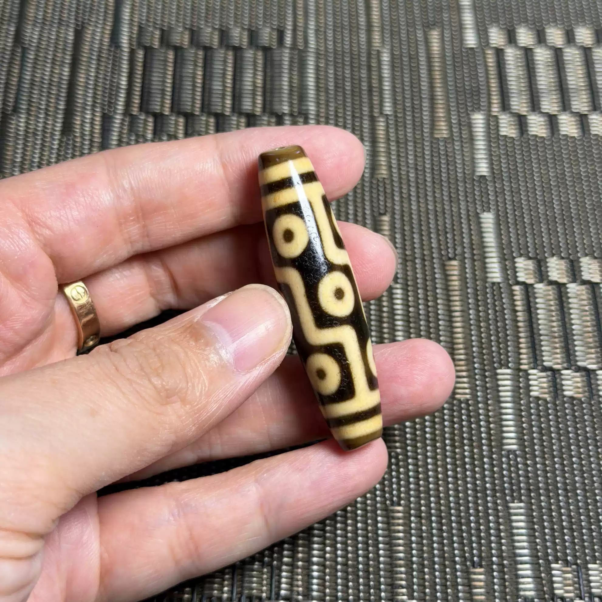 上肯藏传老玛瑙至纯上肯5a九眼天珠吊坠天然牙黄白体芯纯手工珠-淘宝