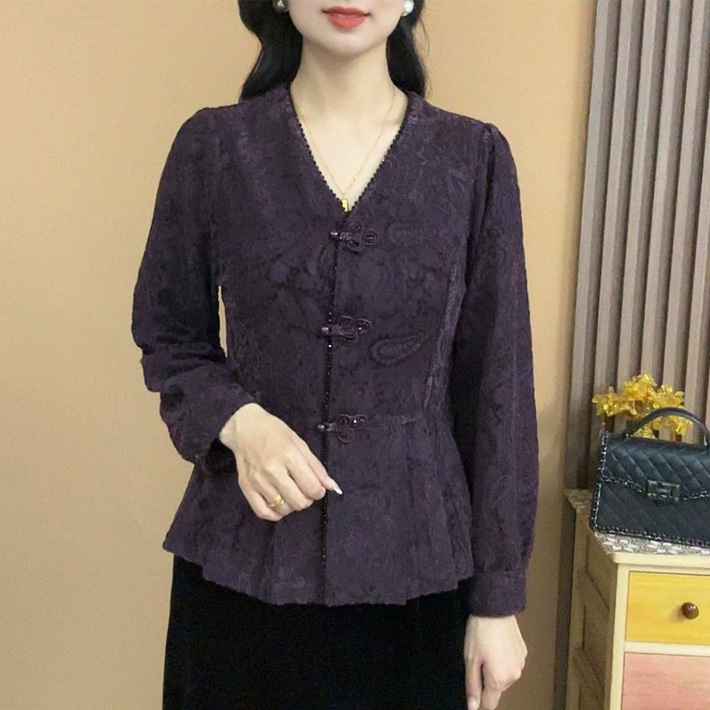 Spring and Autumn Long-Sleeved V-Neck Lace Chinese Style Pleated Hem Shirt T-Shirt, Fashionable and Trendy New Style for Middle-Aged Mothers Spring and Autumn Long-Sleeved V-Neck Lace Chinese Style Pleated Hem Shirt T-Shirt, Fashionable and Trendy New Style for Middle-Aged Mothers