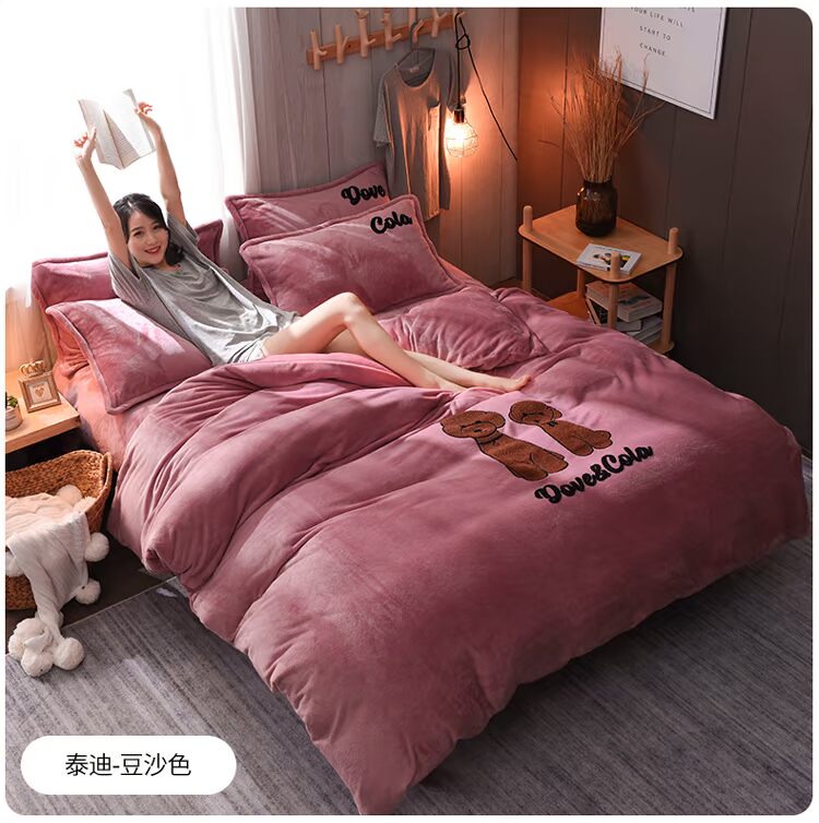Khăn đỏ thêu lông cừu san hô bốn mảnh đặt dày ấm flannel flannel lông cừu hai mặt cashmere tấm 1.8m bộ chăn gối