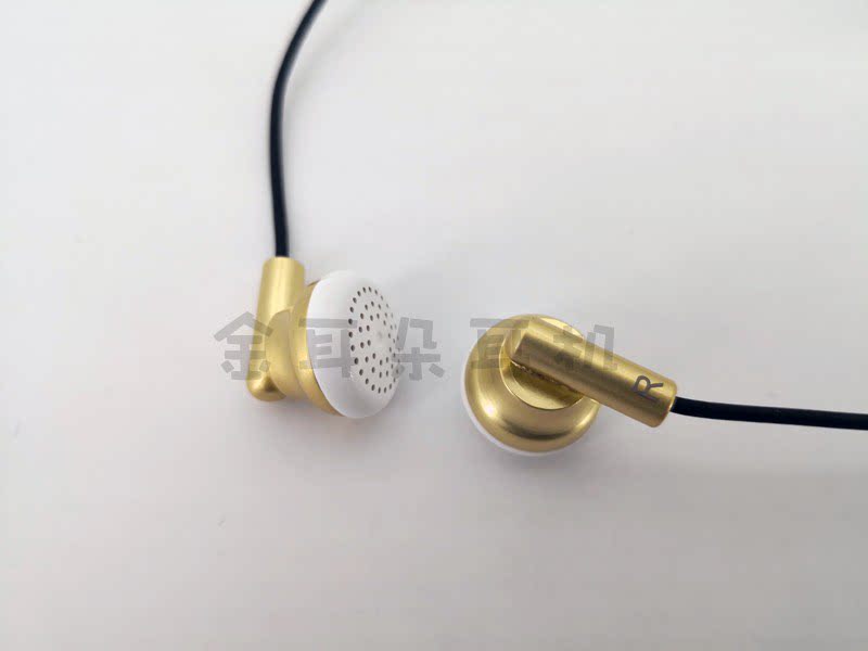 Обычная проводная гарнитура 全铜耳塞 黄铜陶瓷超靓音质 女毒女声男声人声均衡 平头胆味耳机 29534