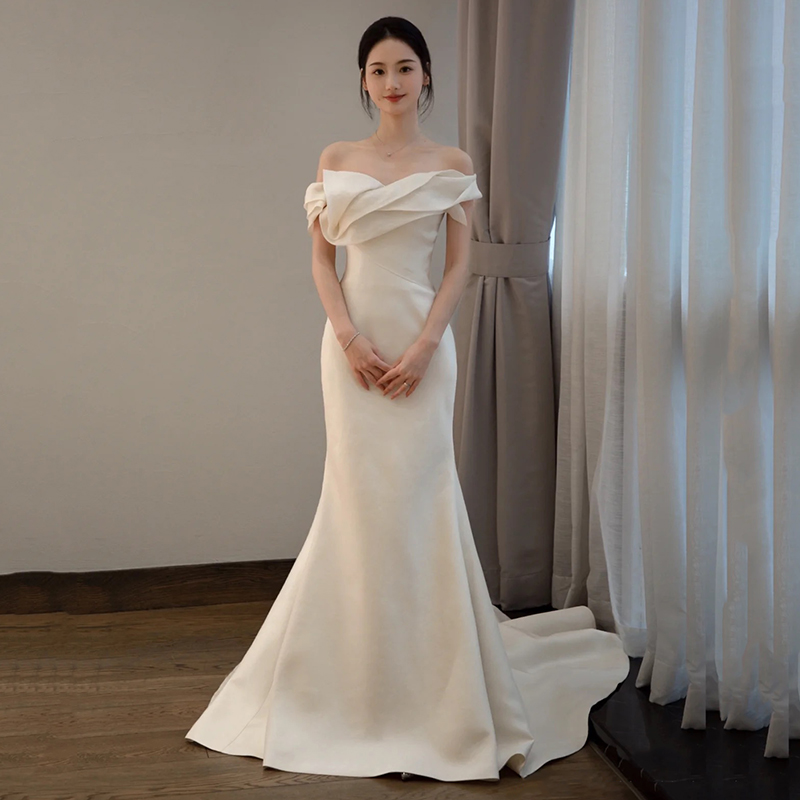 Elegant advanced wedding dress, french style, open shoulders, lace dress, 