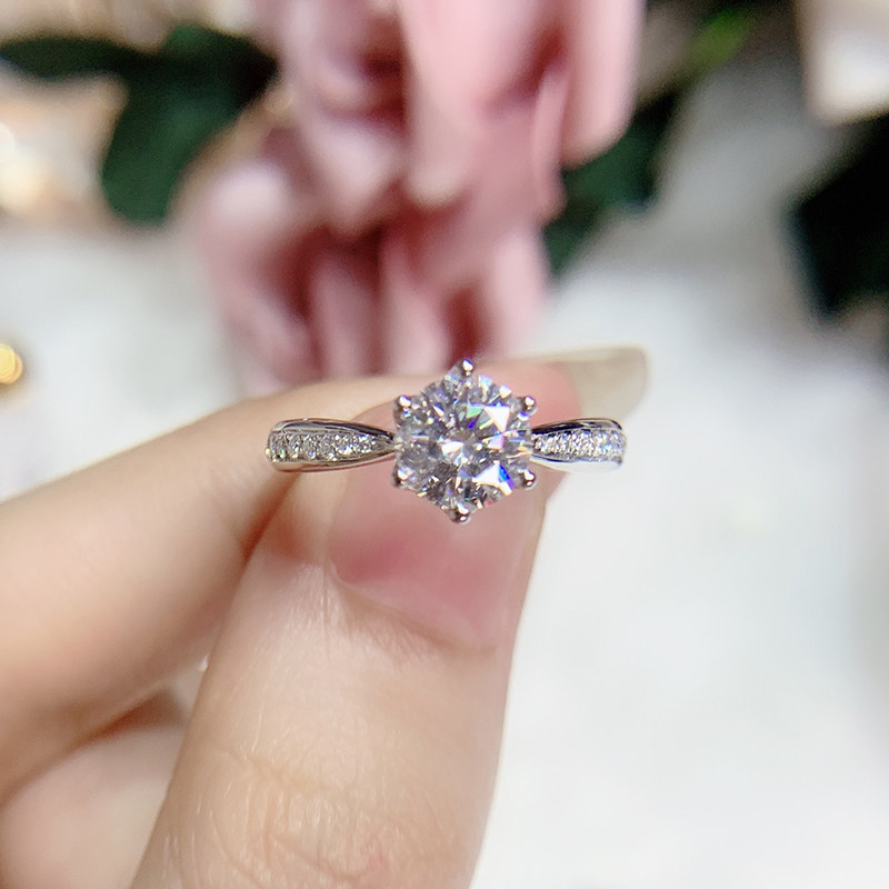 Mosanstone Ring 18K Platinum Diamond Ring 1 Carat D Color Fashion Six Claws Microinlaid Nemesis Red