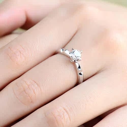 Four Paws Mosanstone Ring 18K White Gold Mosanstone Ring Wedding Wedding Courtable Wedding can be set 950 Platinum