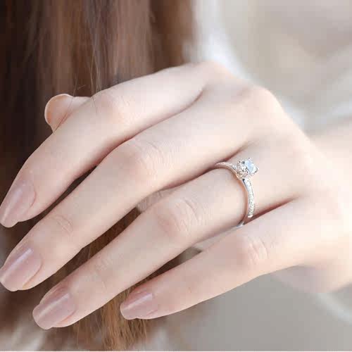 Four Paws Micro Inlaid Mosanstone Ring 18K Platinum Gold Ring Wedding Wedding Courtable Wedding can be set 950 Platinum