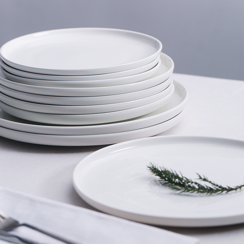 And the base of circular flat ceramic plate tableware dishes home plate beefsteak disc dessert all the plate