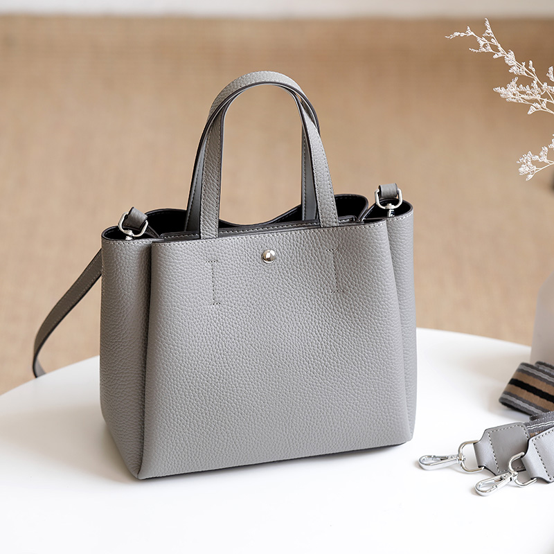 2022 spring and summer new leather first layer cowhide Korean version fashion simple texture atmosphere one-shoulder hand-held messenger bag women