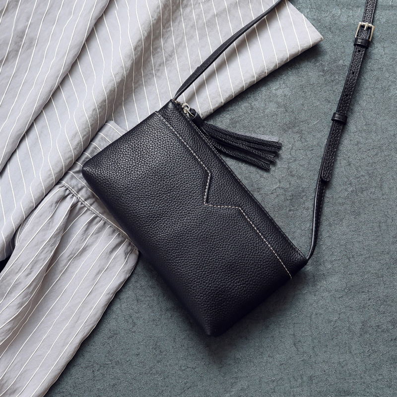 Spring/Summer 2022 Versatile Trend Fashion Leather Top Layer Leather One Shoulder Crossbody Tassel Mini Small Bag Women's Bag