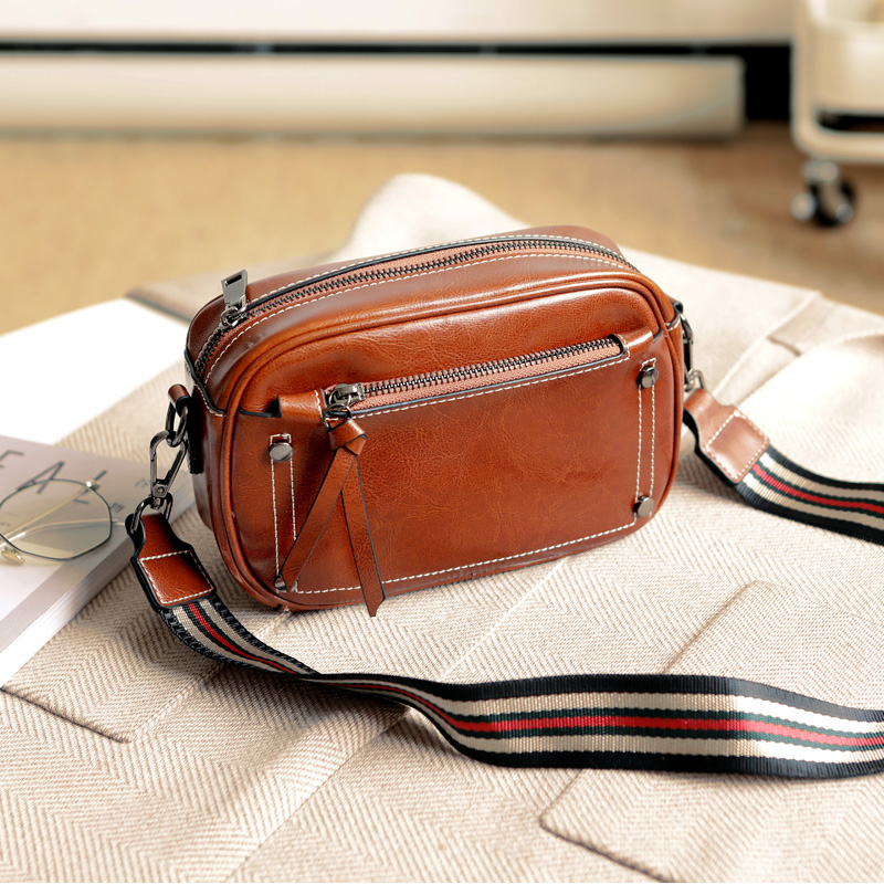 2022 spring and summer hot selling leather oil wax cowhide single shoulder messenger retro fashion casual trend small square bag women's bag