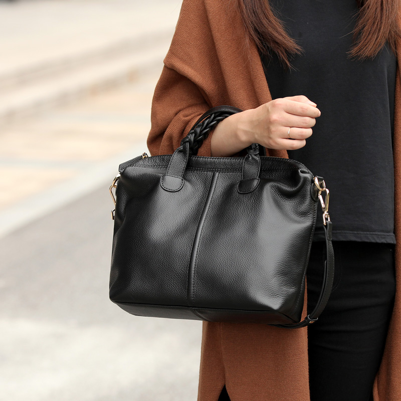 Qingge 2022 spring and summer new first layer cowhide leather retro simple temperament hand-held one-shoulder messenger medium women's bag