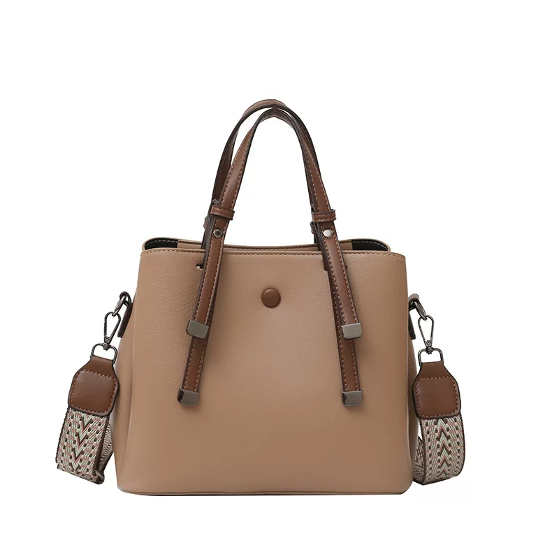 Fashionable capacious one-shoulder bag, style