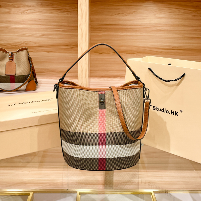 Hong Kong Genuine Leather Plaid Bucket Bag for Women 2026 New Spring and Summer Commuter High-End Large-Capacity Shoulder Crossbody Bag