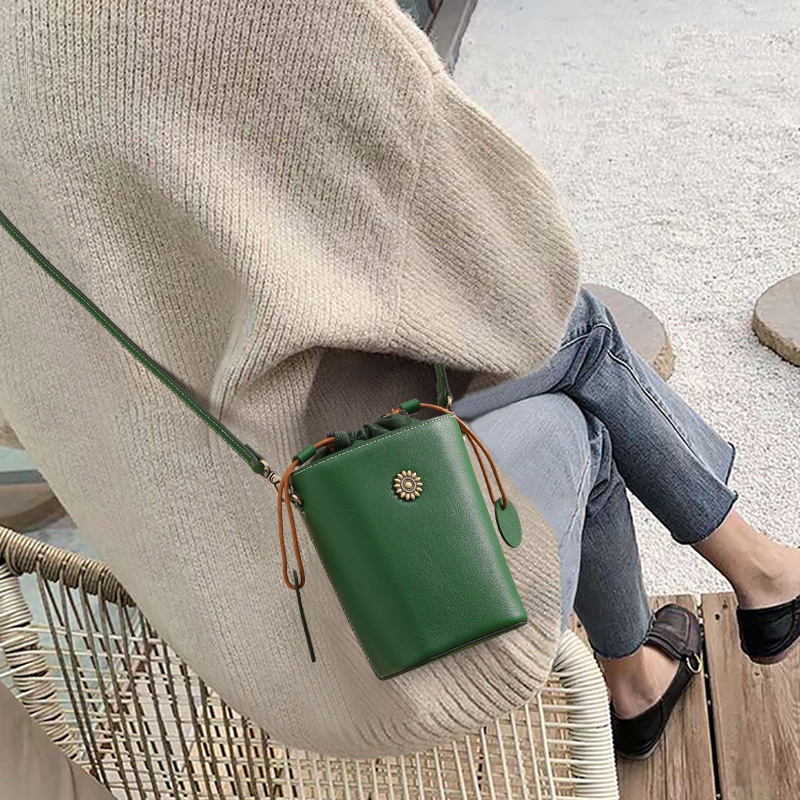 bdc Genuine Leather Phone Bag for Women 2025 Summer New Fashion Retro Style Crossbody Bag Niche Drawstring Small Bag bdc Genuine Leather Phone Bag for Women 2025 Summer New Fashion Retro Style Crossbody Bag Niche Drawstring Small Bag
