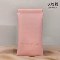 Солнцезащитные очки с розой в составе, кисть