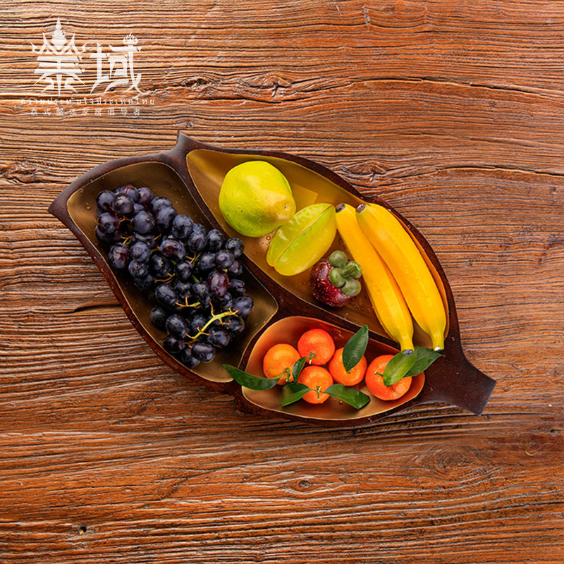 Thai wooden fruit disk of wood fruit disk in Thailand - East Asia decorated pallet rectangular snack disk dried fruit disc