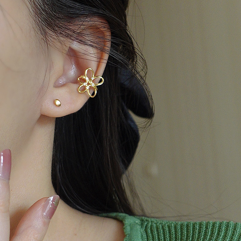 Sweet flower ear bone clip without ear piercing women's sterling silver unique camellia ear clip temperament niche high-end sense light luxury