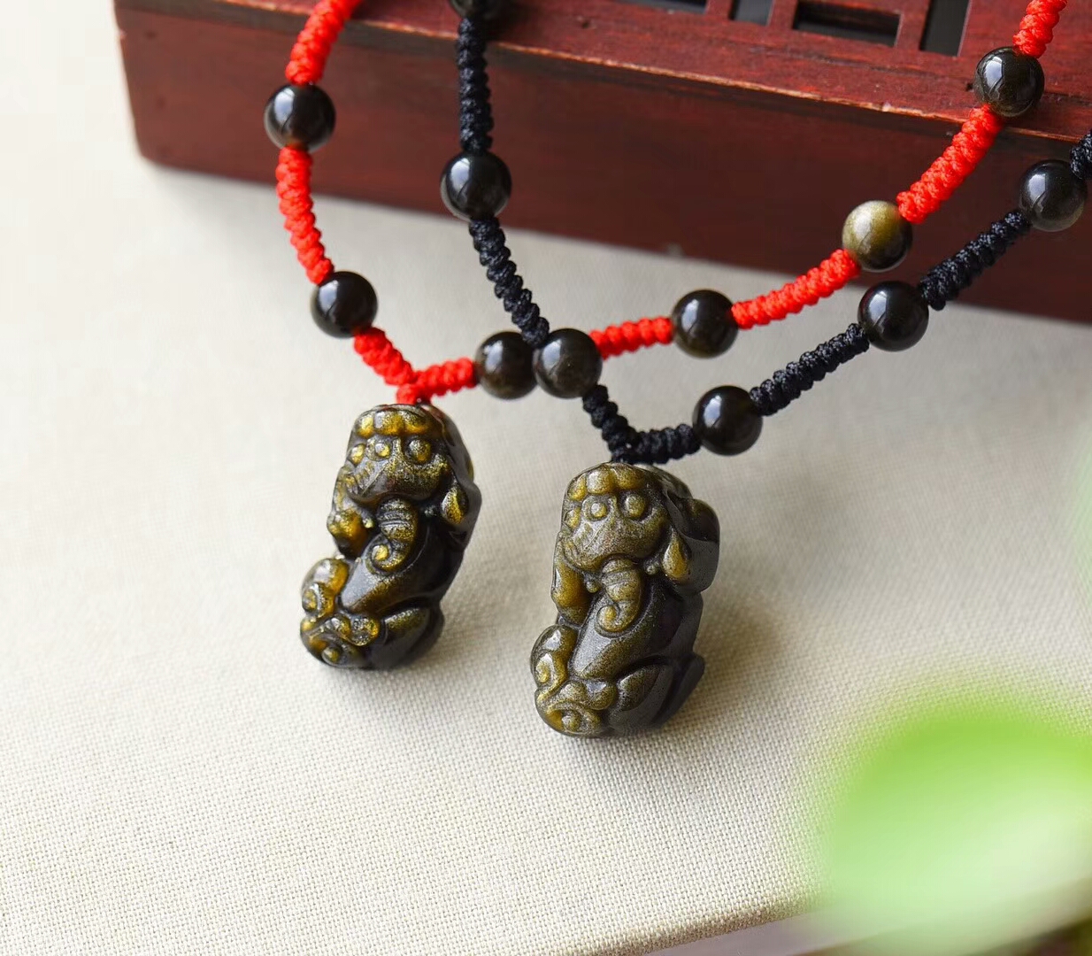 Năm sinh vòng chân dây đỏ Thiên thạch vàng tự nhiên may mắn vòng chân nam nữ mô hình vận chuyển ác trang sức pha lê lắc chân nữ 10k