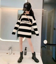 South Korean childrens clothing online red hominin 2021 Fall girl Lazy Wind Embroidered black and white striped loose sweater-knitted sweatshirt
