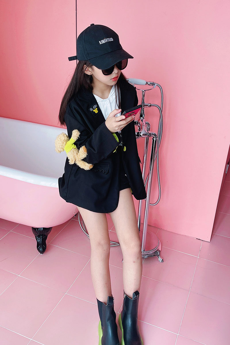 Girl's suit jacket autumn style 2021 new black Korean version Children's Inn Wind Little West clothes performance blouses