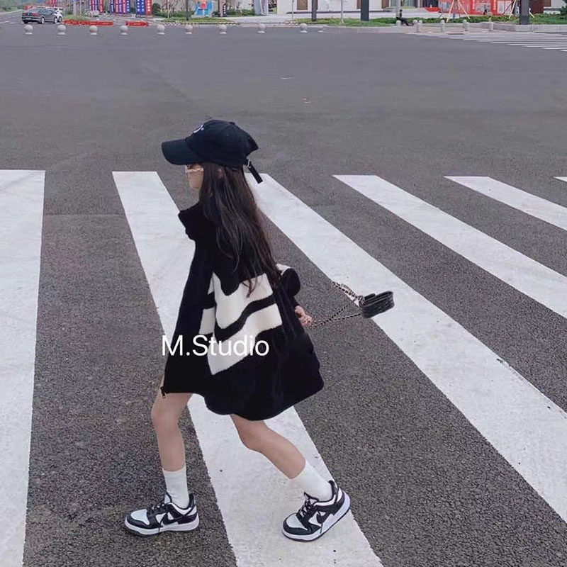 Broken code spike~~ Children's imitation lamb wool coat Korean version girls loose thickened jacket baseball uniform cotton clothes tide